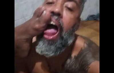 Comendo a pastora da igreja