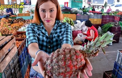 Esposa safada se exibindo no mercado