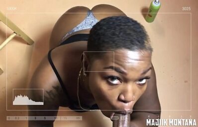 Mulher e homem fazendo sexo oral