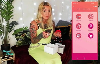 Mulher se masturbando com o vibrador