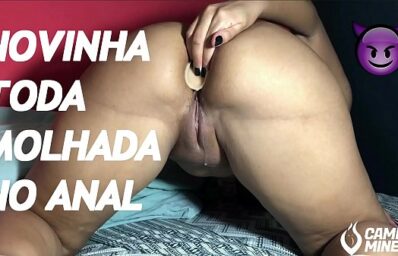 Mulher transando com mulher com consolo
